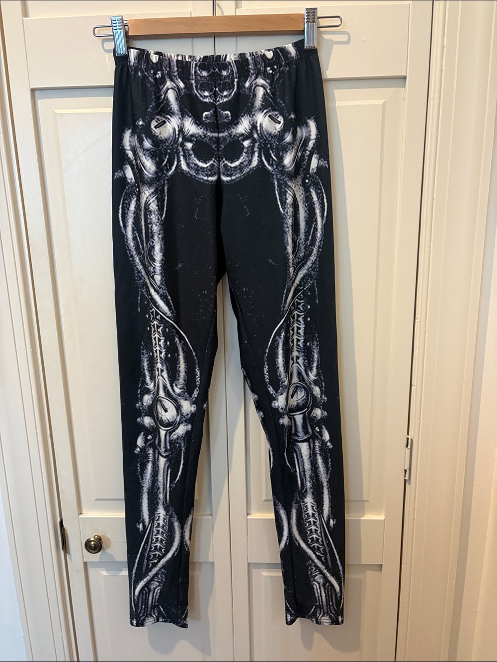 Black & White Graphic Leggings with Anatomical Print (HR Giger style skeleton)